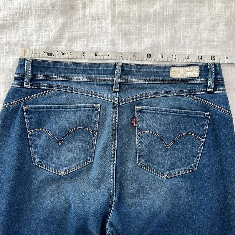 Women Levi’s Revel size 31. Demi curve skinny